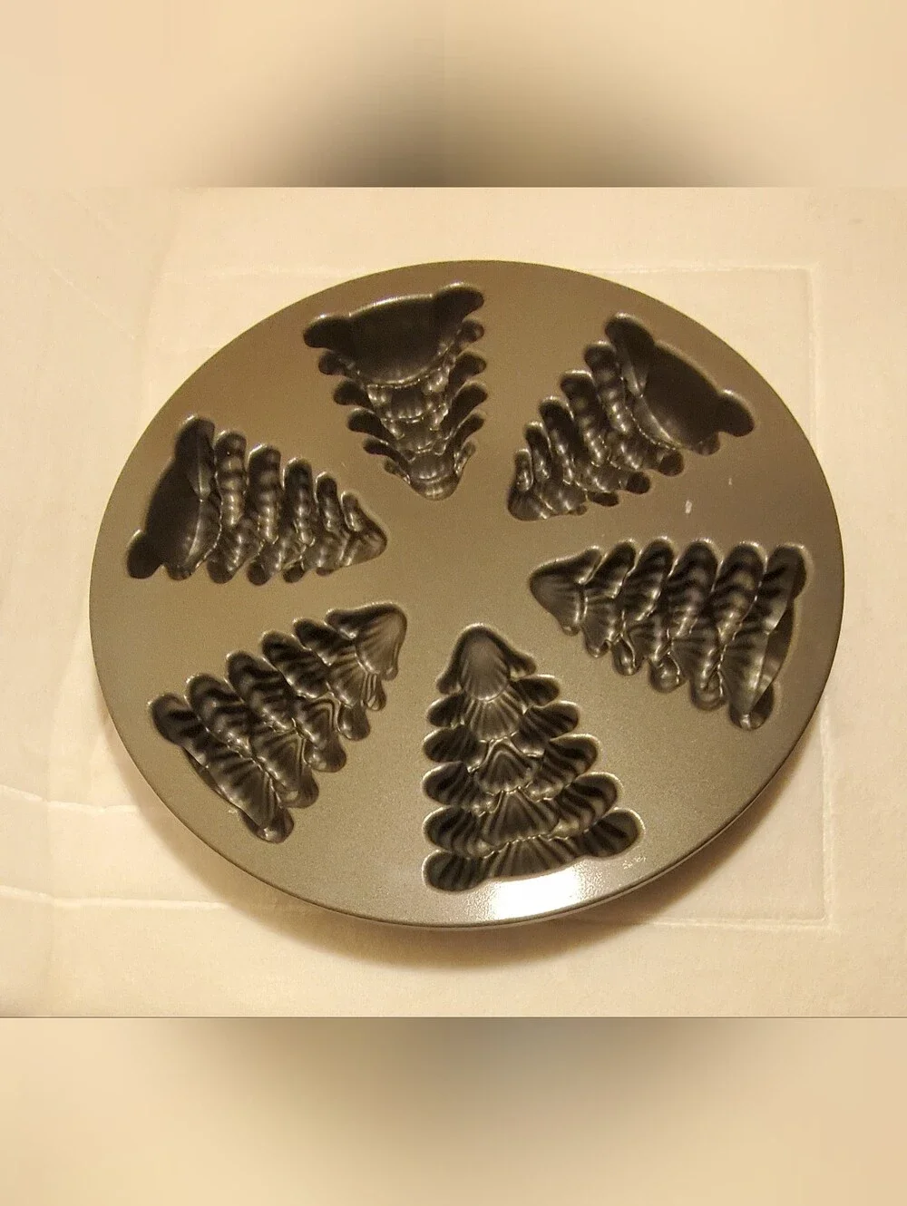 Nordic Ware six detailed